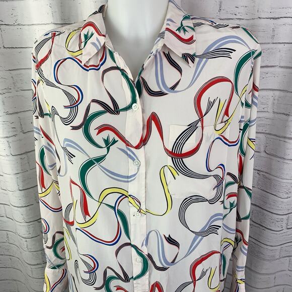 Equipment Femme Silk Ribbon Print Blouse Size Medium Top Button Up Hi Low - Picture 4 of 6
